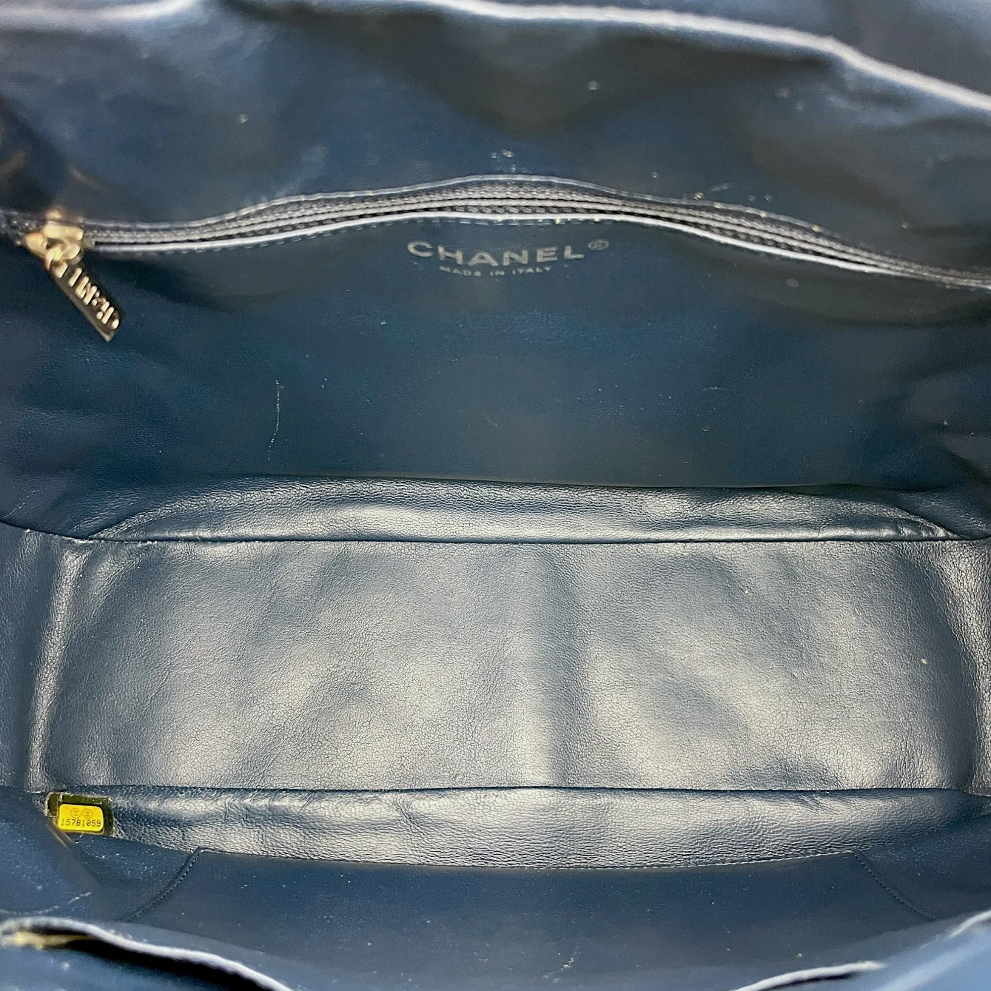 Cc Quilted Camera Bag 30x22x9cm Navy Blue Shoulder Bag in Caviar Leather, Silver hardware
