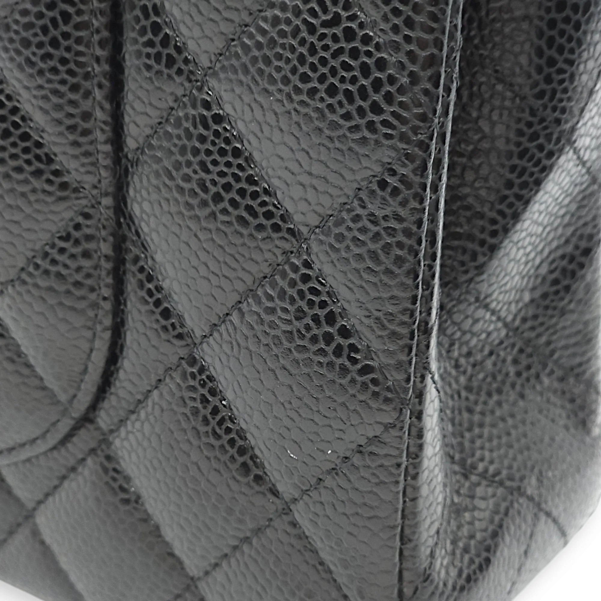 Classic Double Flap Medium Black Shoulder Bag in Caviar Leather, Silver hardware