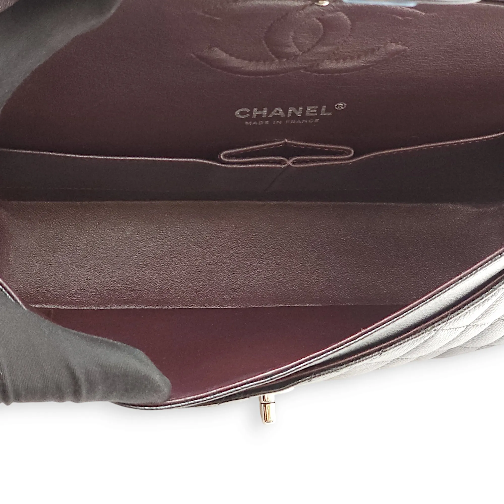 Classic Double Flap Medium Black Shoulder Bag in Caviar Leather, Silver hardware