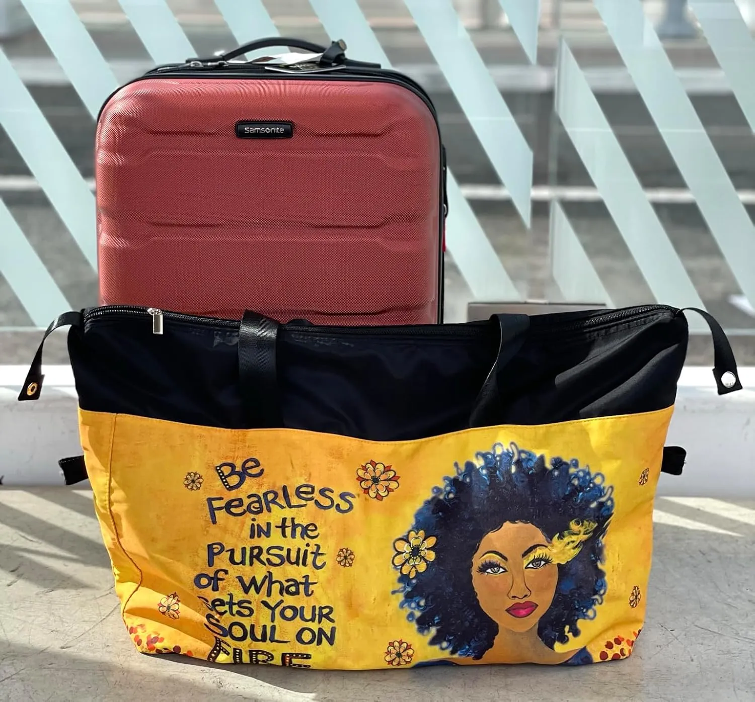 Gym Bag for African American Women, Large Duffle Bag for Sports, Travel, Overnight Travel, Weekender Trip, Waterproof, with a Detatchable Shoulder Strap, Black Girl Art