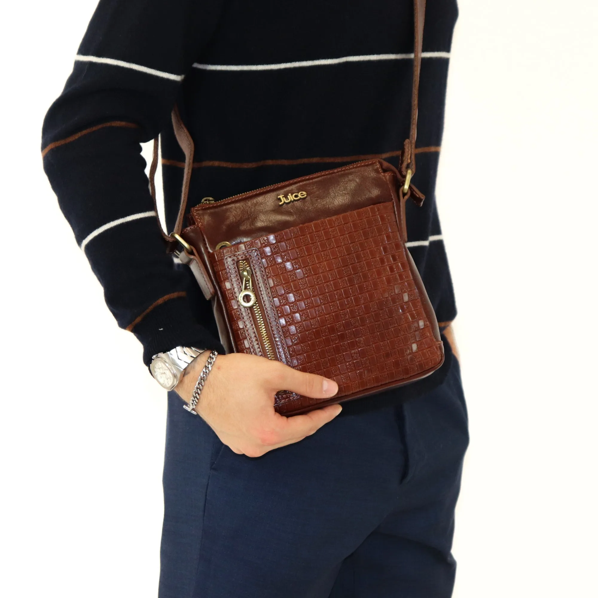 Hand buffered leather shoulder bag art. 112224