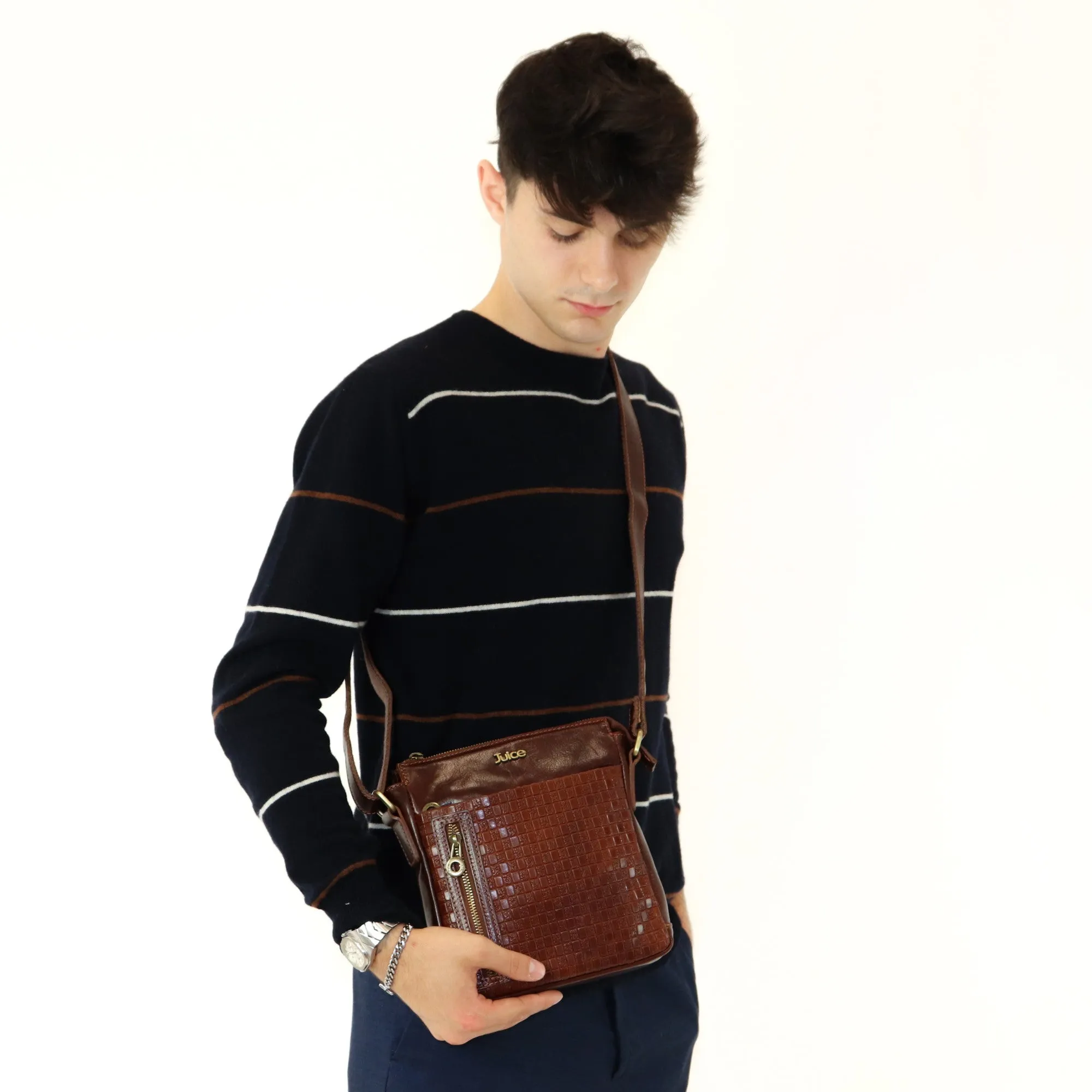 Hand buffered leather shoulder bag art. 112224