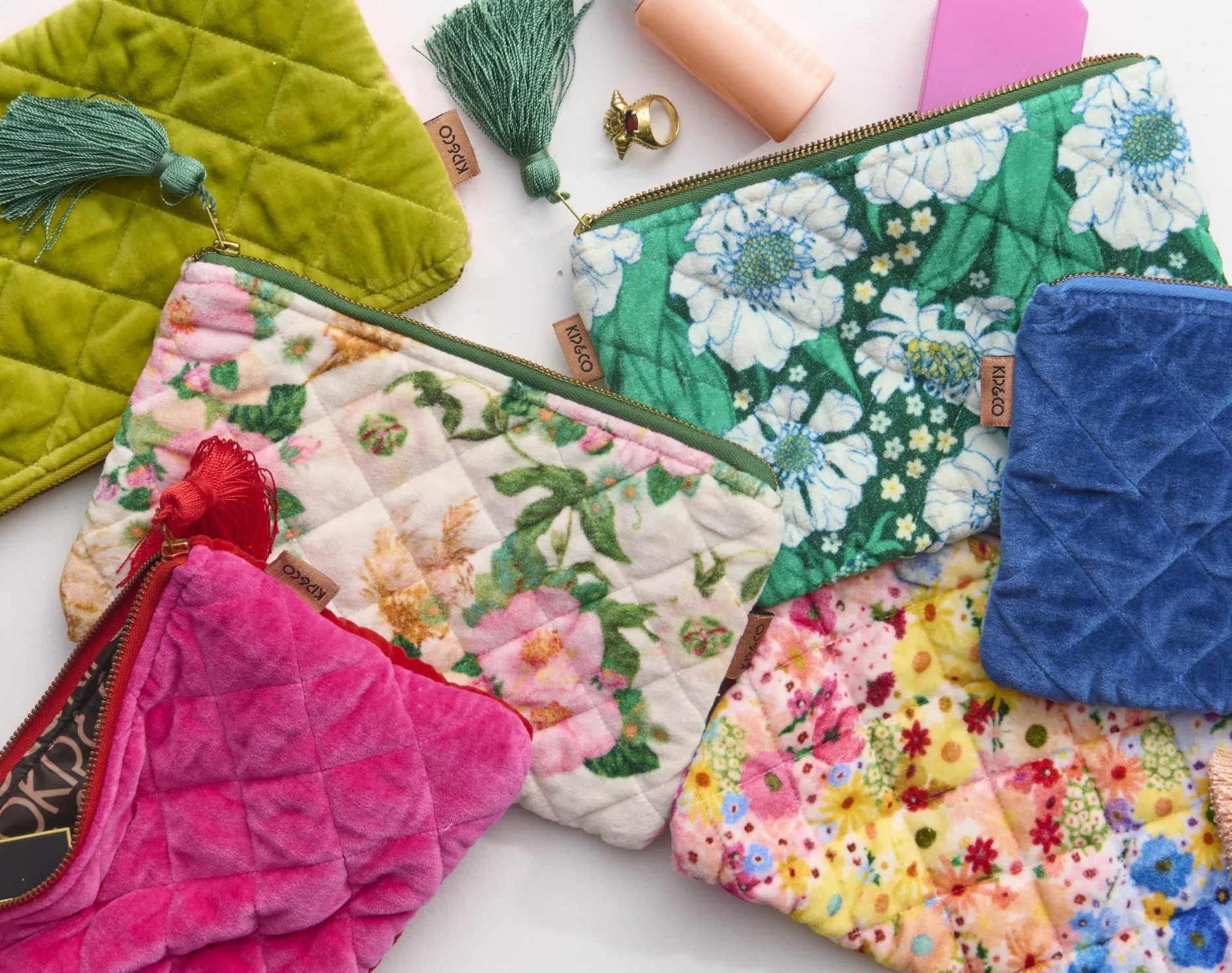 Kip & Co Tumbling Flowers Green Velvet Cosmetics Purse