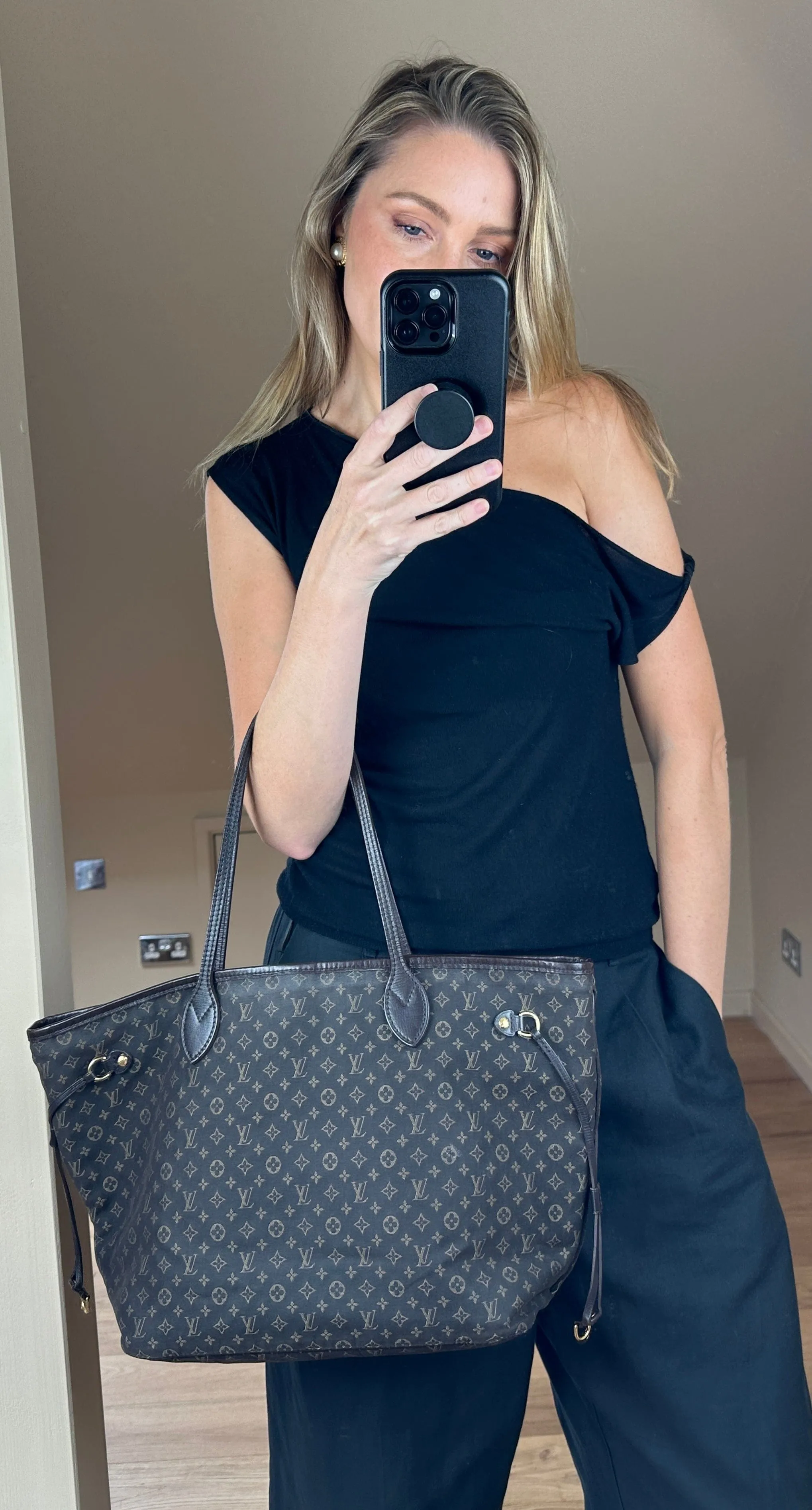 Louis Vuitton Neverfull MM In Monogram Canvas
