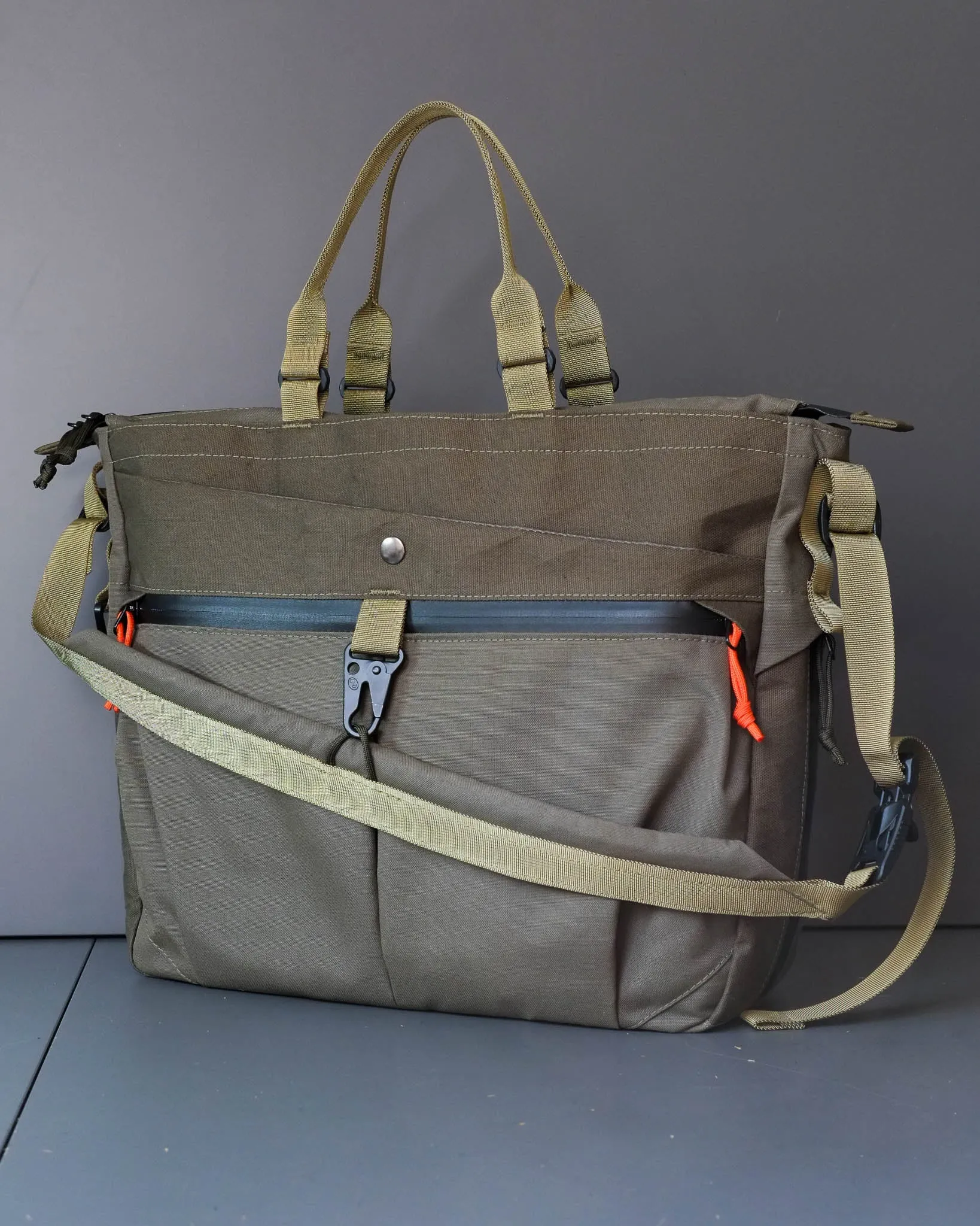 Messenger Tote V1 Dark Olive