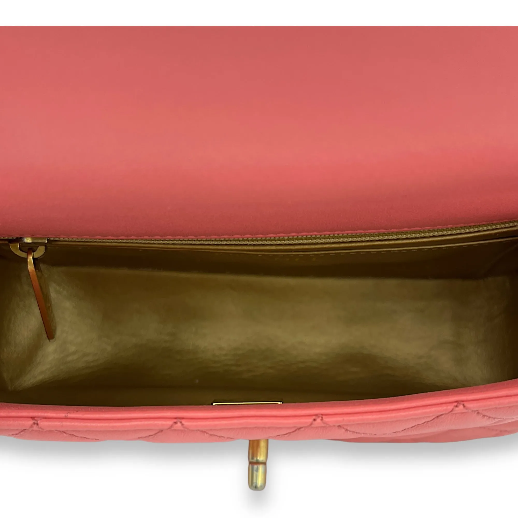 Quilted Worth the price Calfskin, hardware Pearl High-value Gold in Pink Shoulder Bag Crush