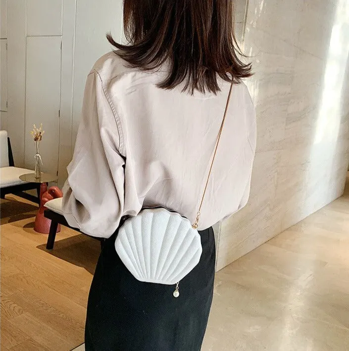 "PALOURDE DE VELOURS" - Velevet Clam Crossbody Bag