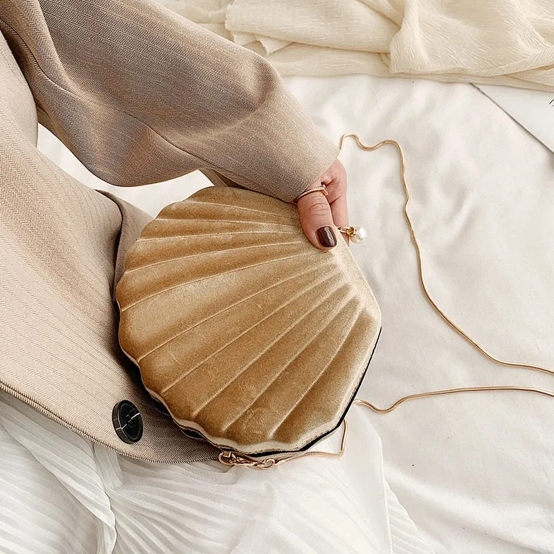 "PALOURDE DE VELOURS" - Velevet Clam Crossbody Bag