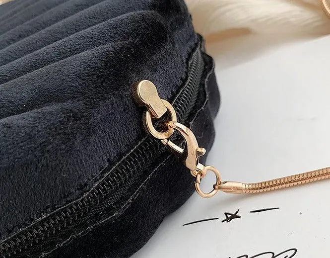 "PALOURDE DE VELOURS" - Velevet Clam Crossbody Bag
