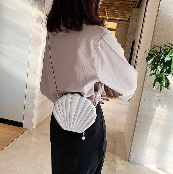 "PALOURDE DE VELOURS" - Velevet Clam Crossbody Bag