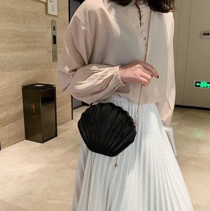 "PALOURDE DE VELOURS" - Velevet Clam Crossbody Bag