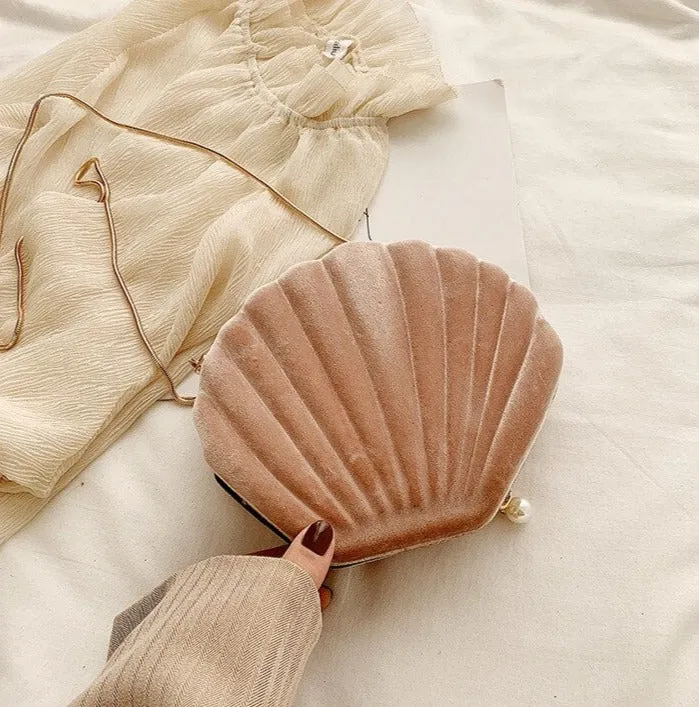 "PALOURDE DE VELOURS" - Velevet Clam Crossbody Bag