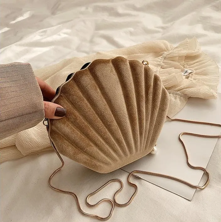 "PALOURDE DE VELOURS" - Velevet Clam Crossbody Bag