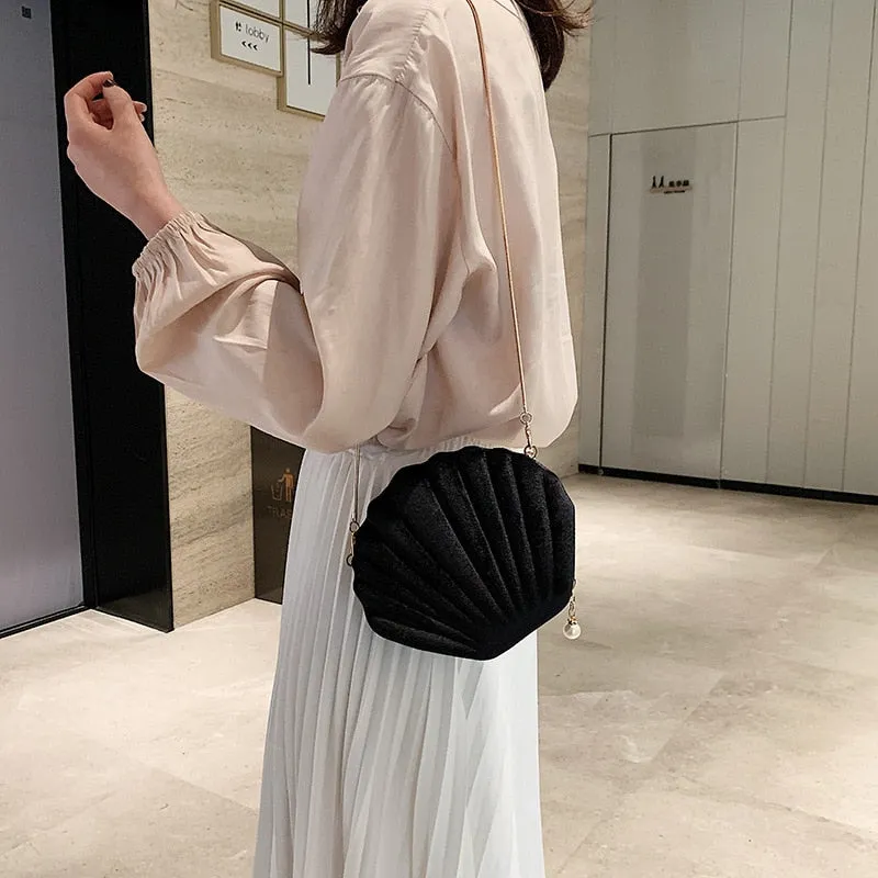 "PALOURDE DE VELOURS" - Velevet Clam Crossbody Bag