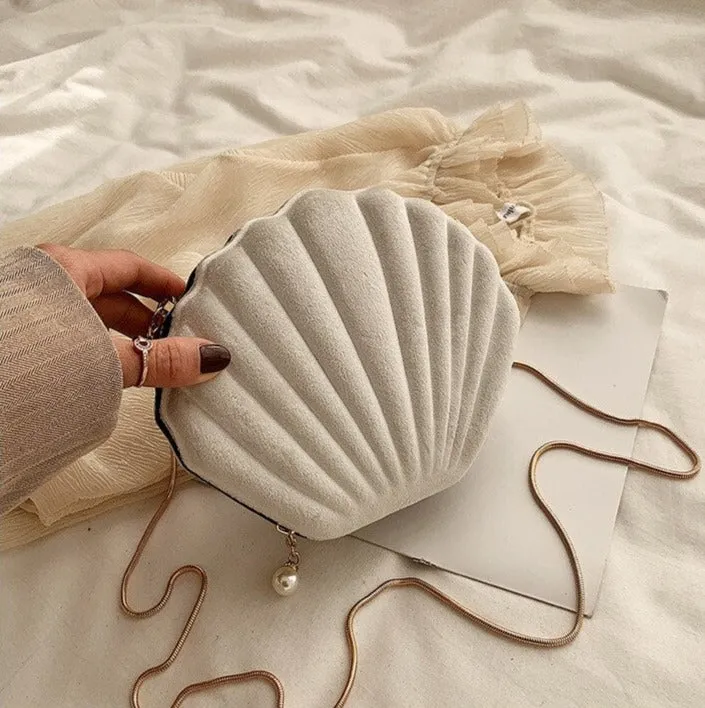 "PALOURDE DE VELOURS" - Velevet Clam Crossbody Bag