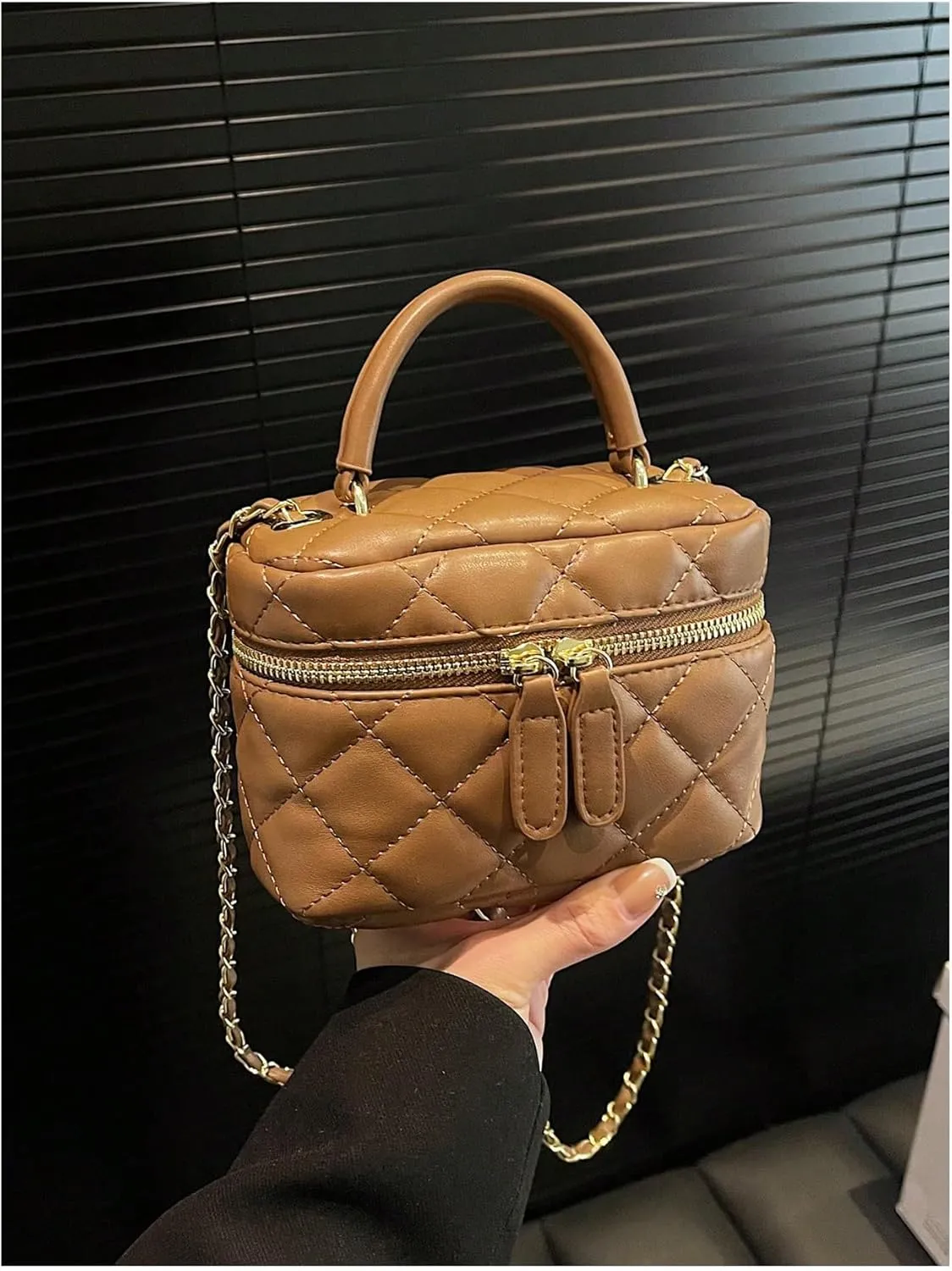 QWINEE Women's Silver Top Handle Crossbody Bag Small Crocodile Embossed Satchel Bag Mini Bucket Handbag