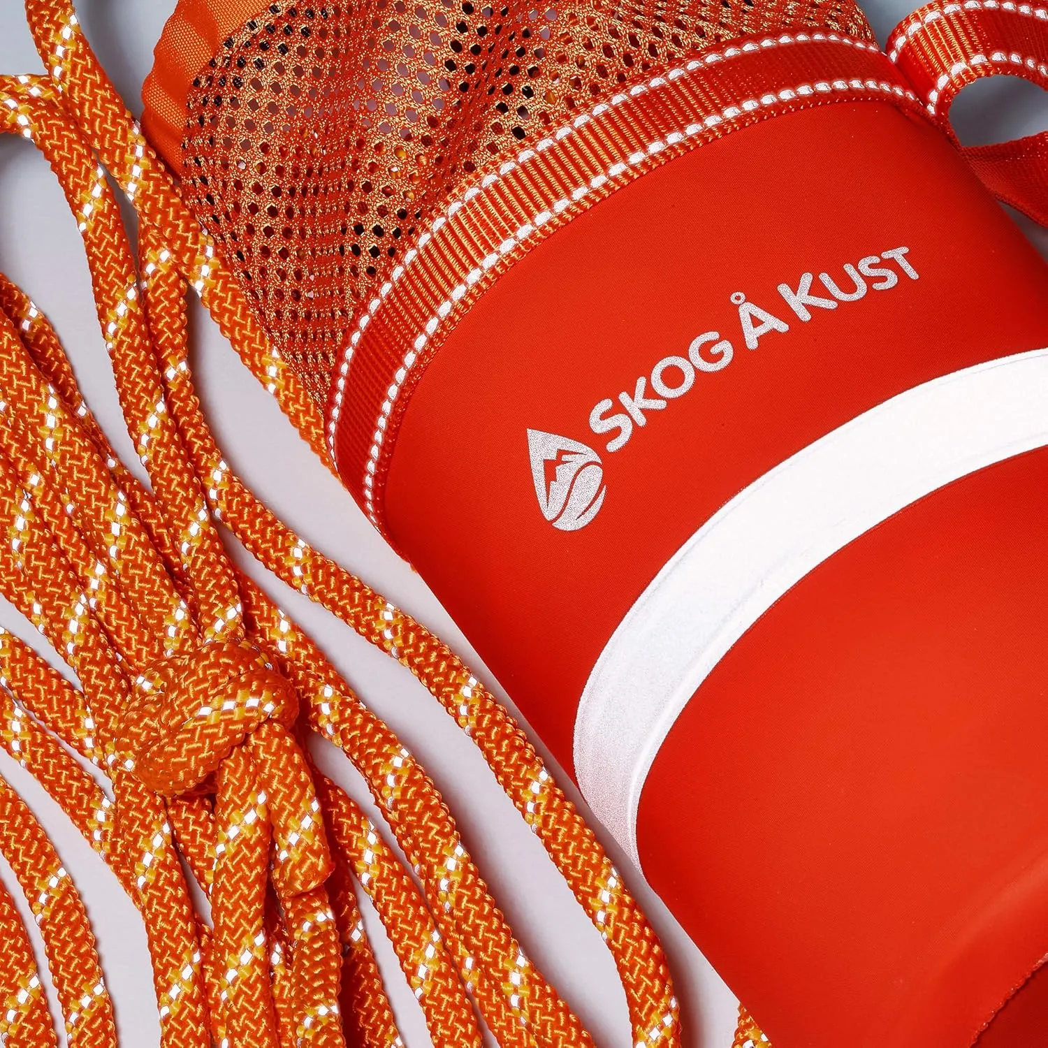 Skog Å Kust Rescue Throw Rope Bag with 50 Feet of 5/16" Floating Reflective Line and Integrated Whistle Clip