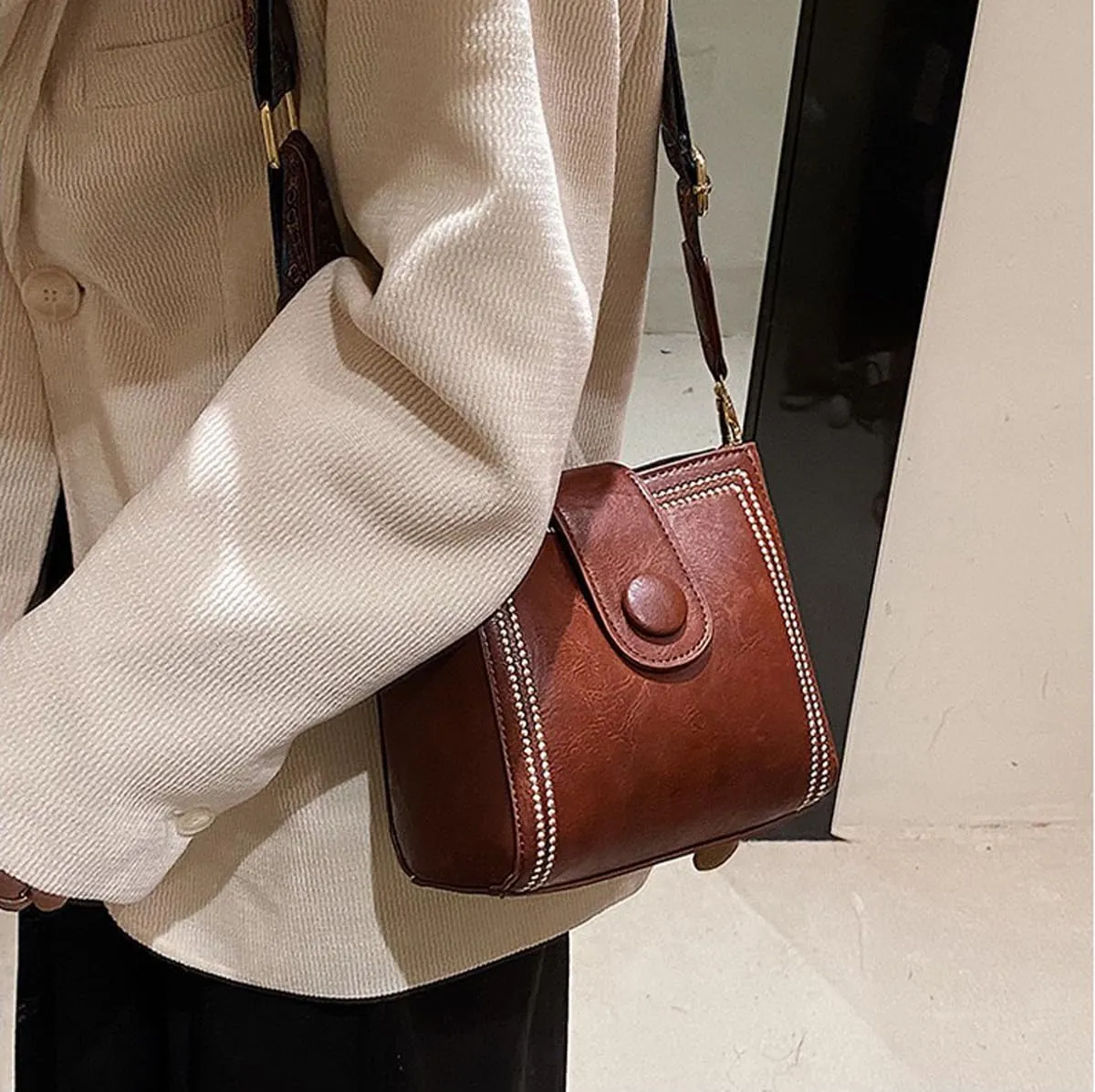 Vintage Retro Small Water Bucket Bag, Vintage Fashion Bag With Adjustable Wider Shoulder Strap, Vintage Fashion Crossbody Bag