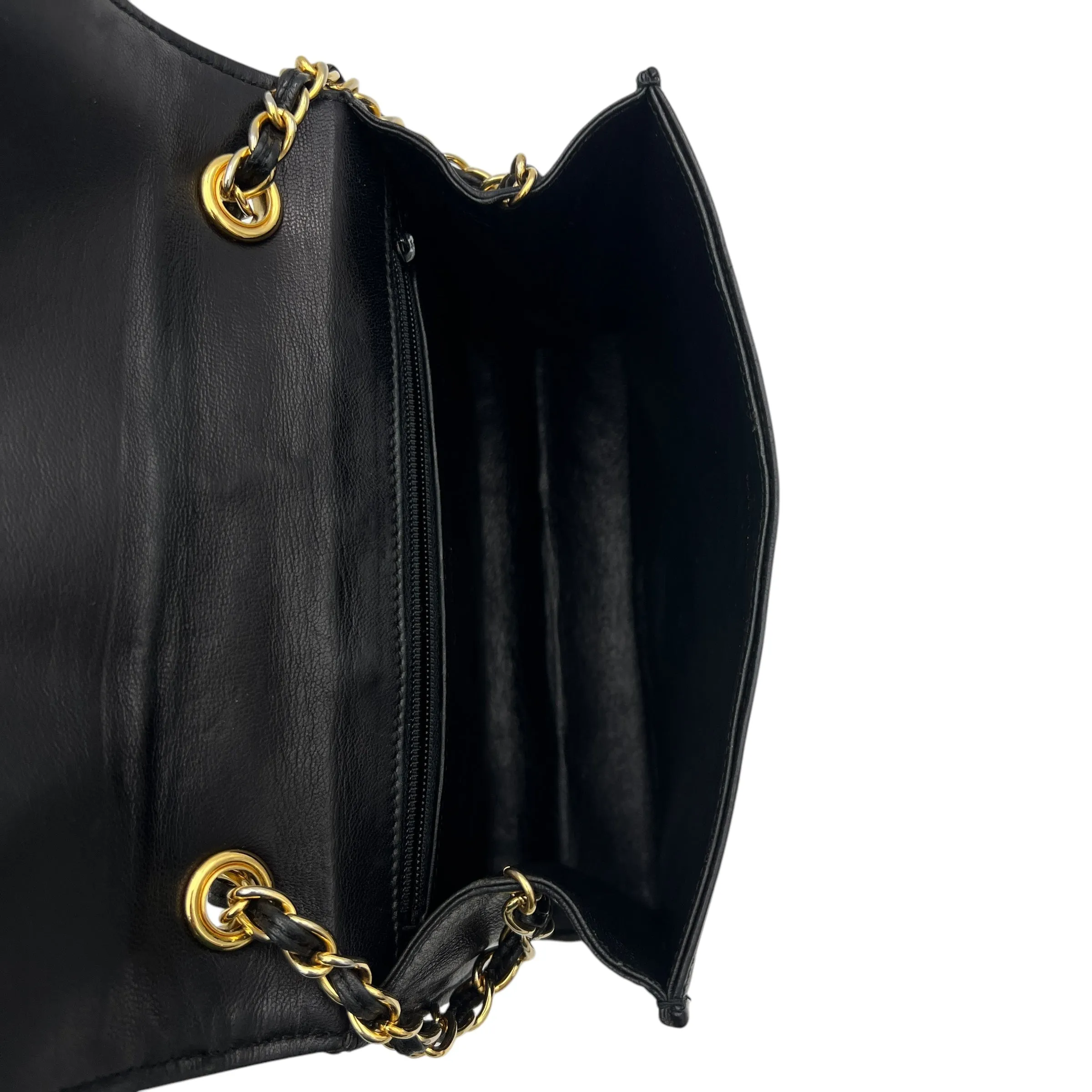 Vintage Shoulder Bag Black in Lambskin, Gold hardware