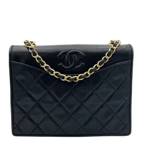 Vintage Shoulder Bag Black in Lambskin, Gold hardware