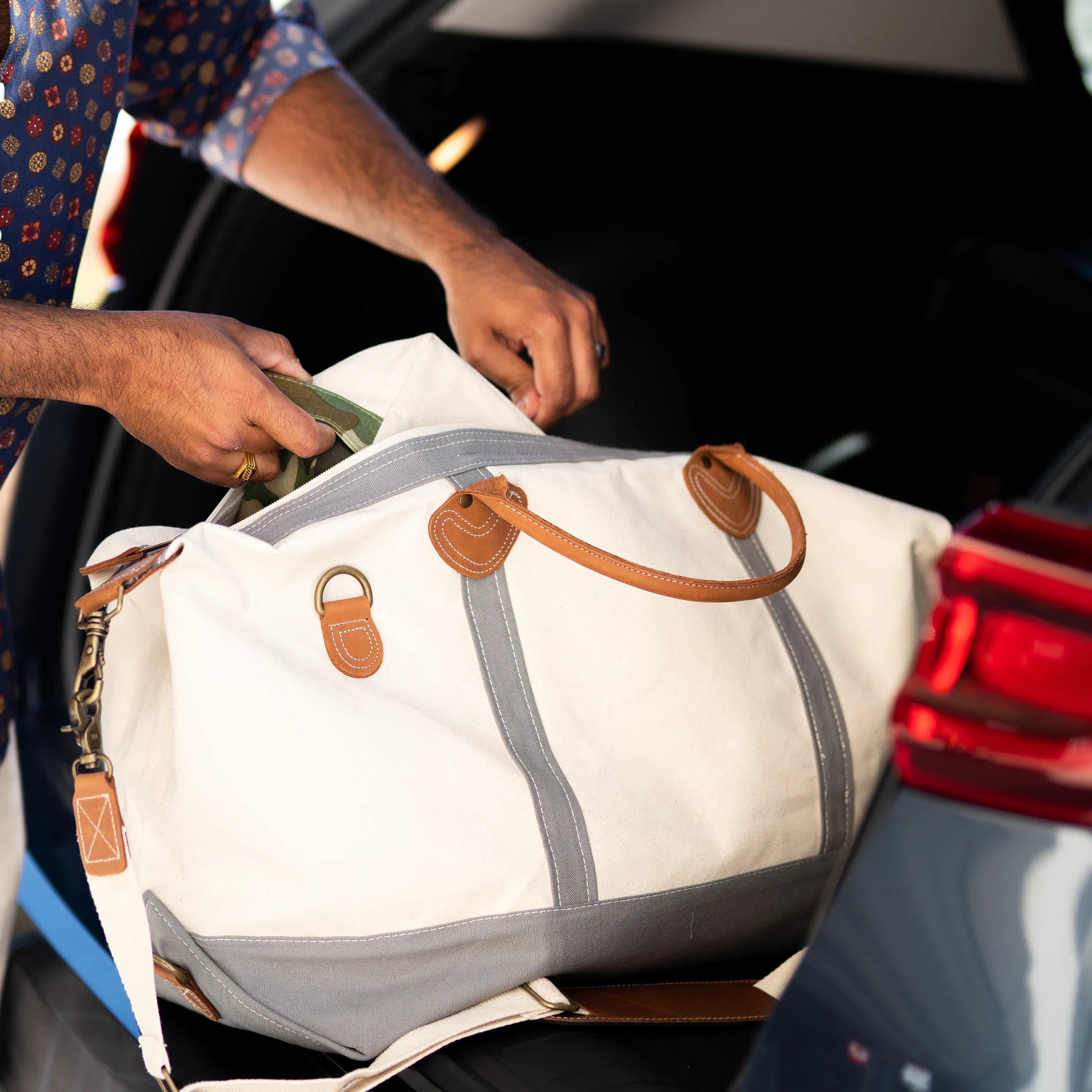 Weekender Large Canvas Travel Duffel with Leather Trim: Gray