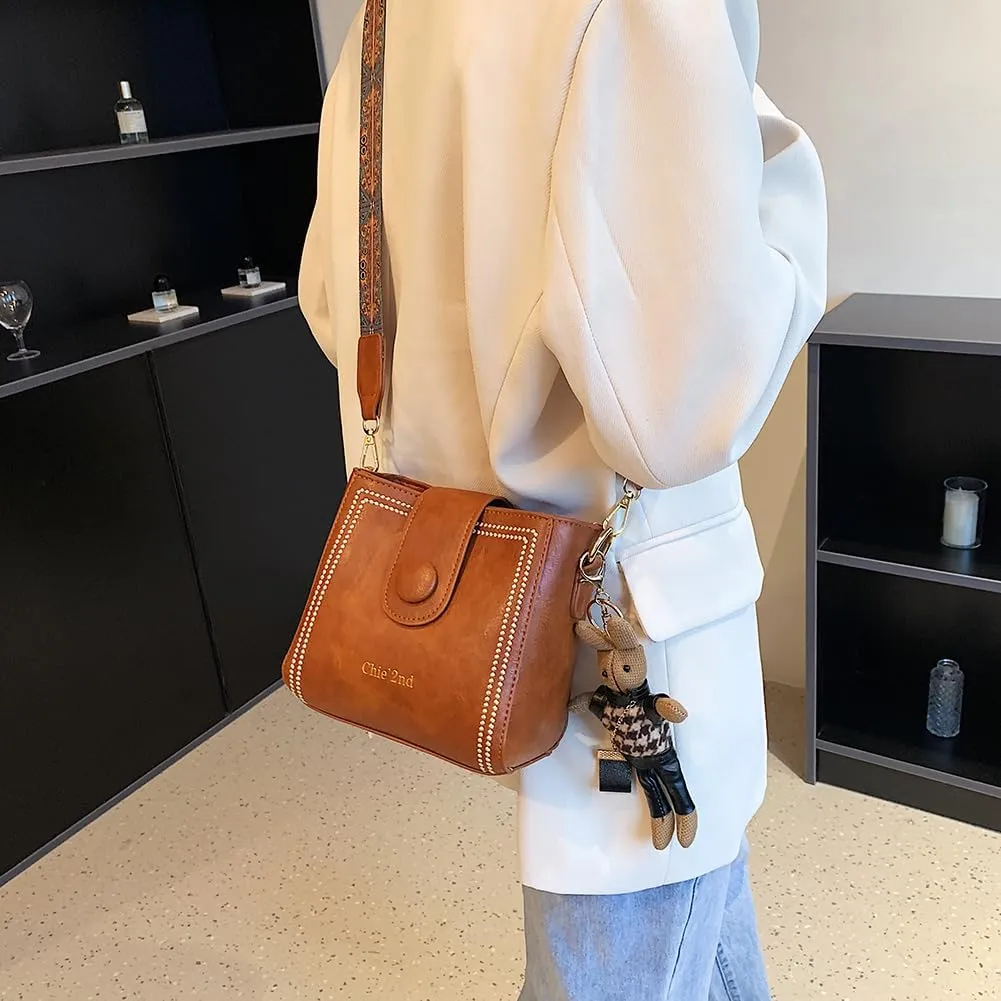 Women Retro Bucket Bag with Pendant Fashion PU Leather Crossbody Bag with Adjustable Wider Shoulder Strap Shoulder Purses