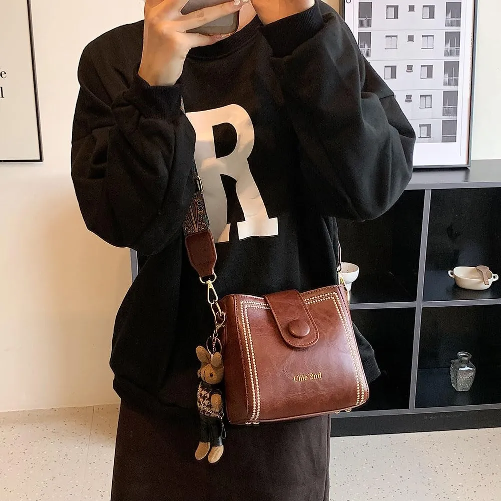 Women Retro Bucket Bag with Pendant Fashion PU Leather Crossbody Bag with Adjustable Wider Shoulder Strap Shoulder Purses
