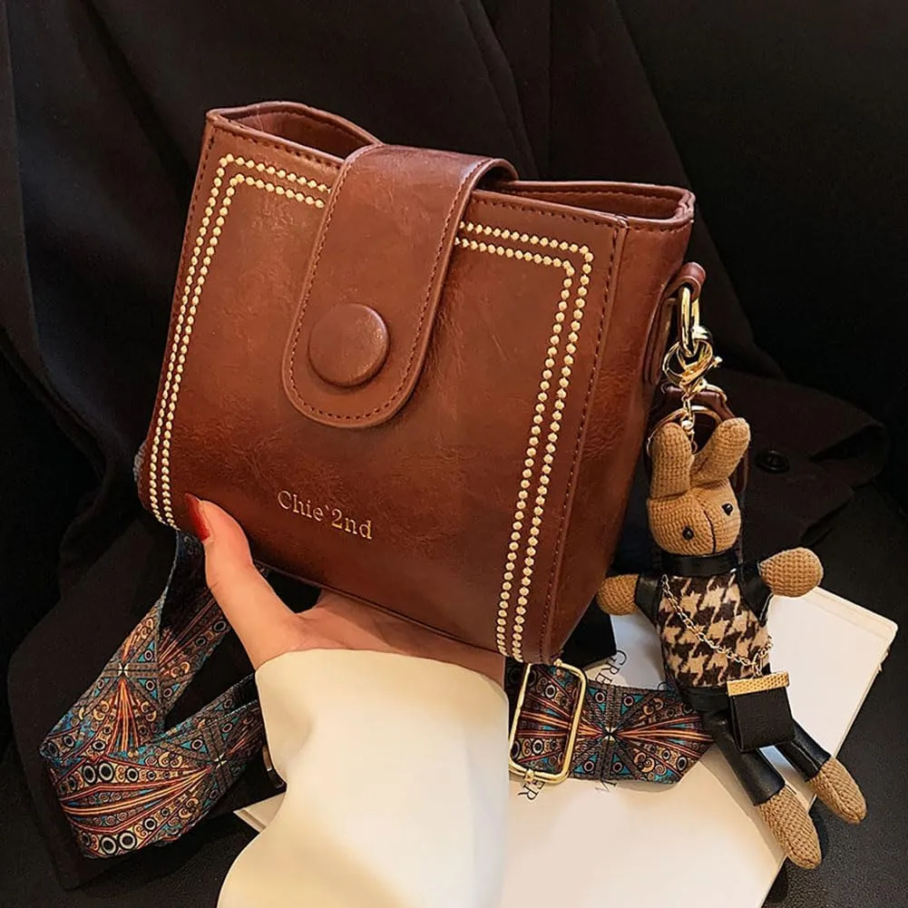 Women Retro Bucket Bag with Pendant Fashion PU Leather Crossbody Bag with Adjustable Wider Shoulder Strap Shoulder Purses