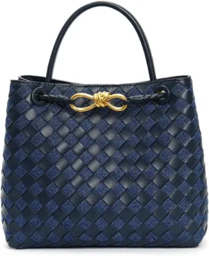 Women's quilted leather shoulder bag