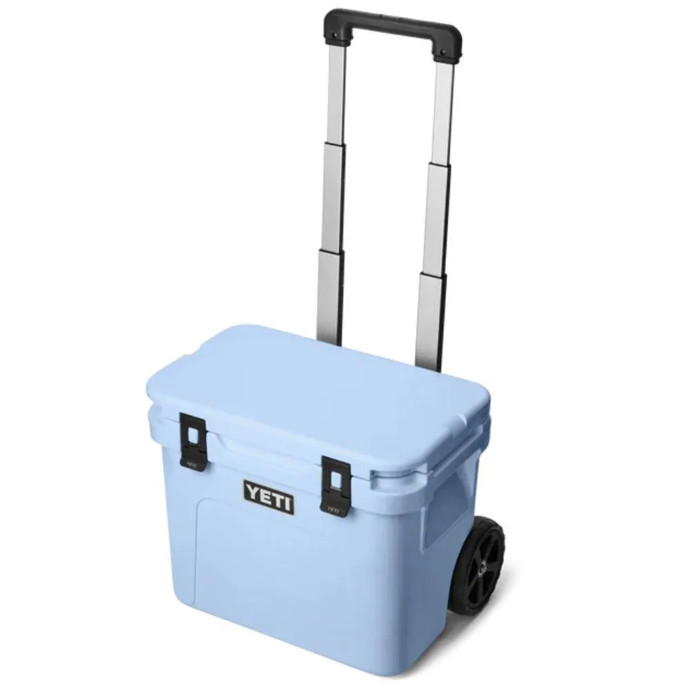 Yeti Roadie 32 Wheeled Cool Box (Big Sky Blue)